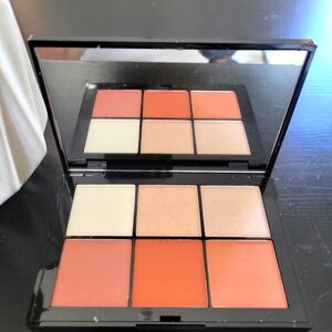DOUCCE Posh Powder Palette Blushes and Highlighters NEW IN BOX 